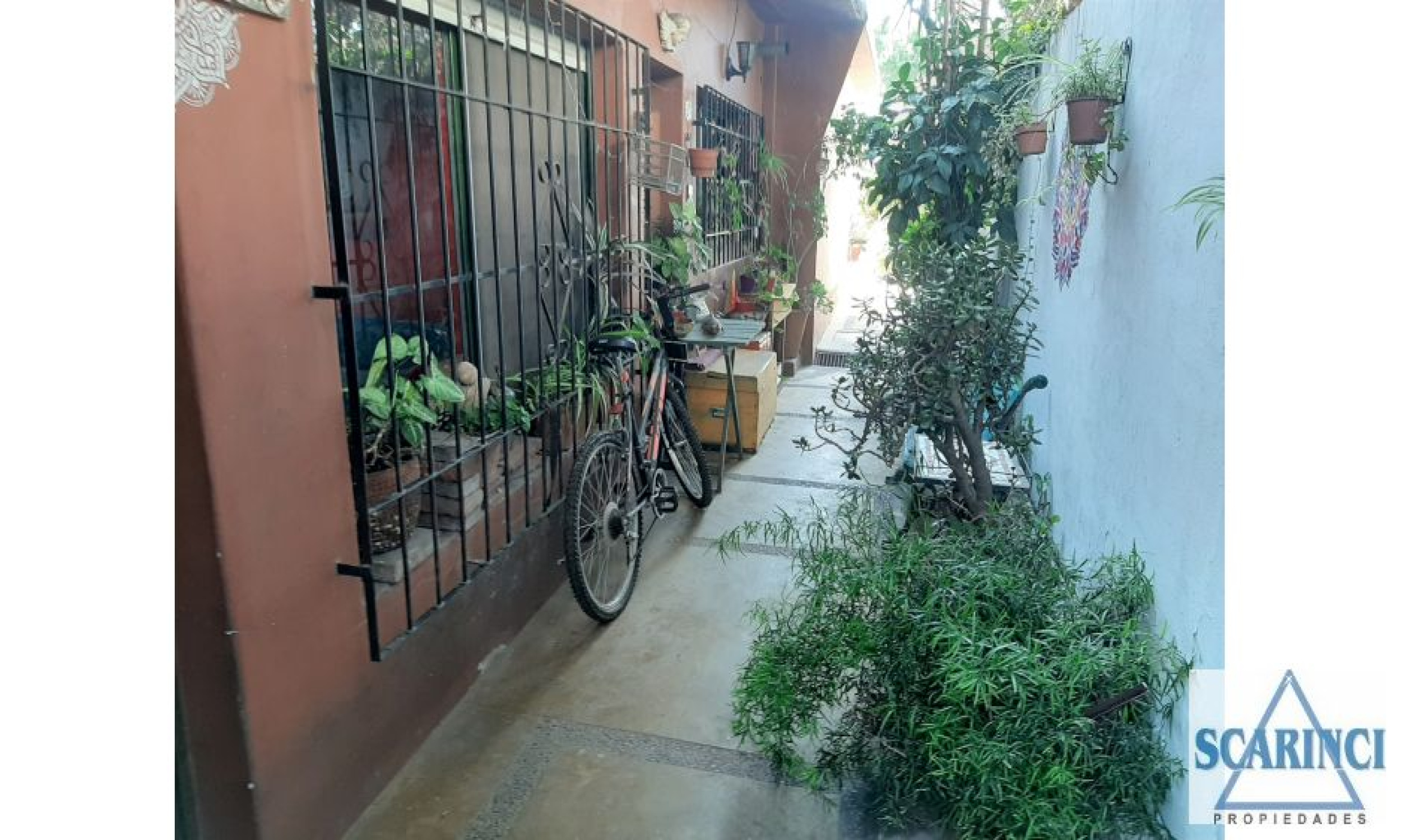 Casa de 4 ambientes sobre lote propio en venta Santos lugares.