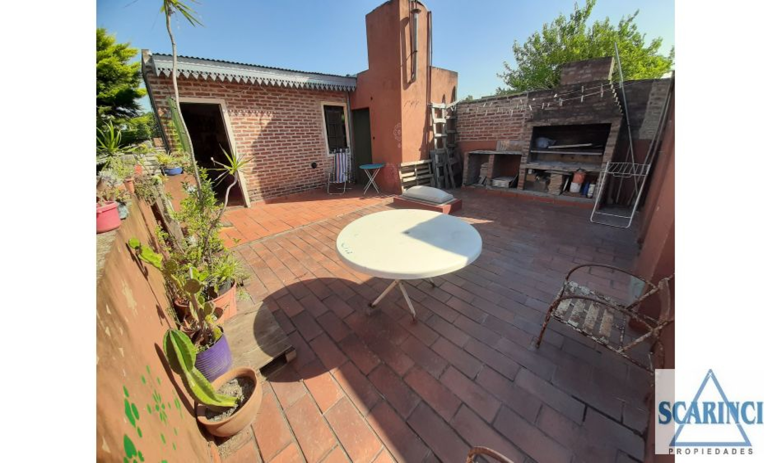 Casa de 4 ambientes sobre lote propio en venta Santos lugares.