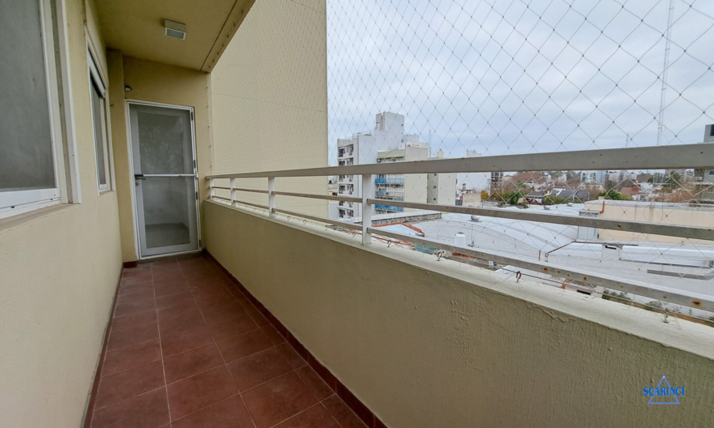 Departamento de 3 ambientes con balcón en venta -  Sáenz Peña 