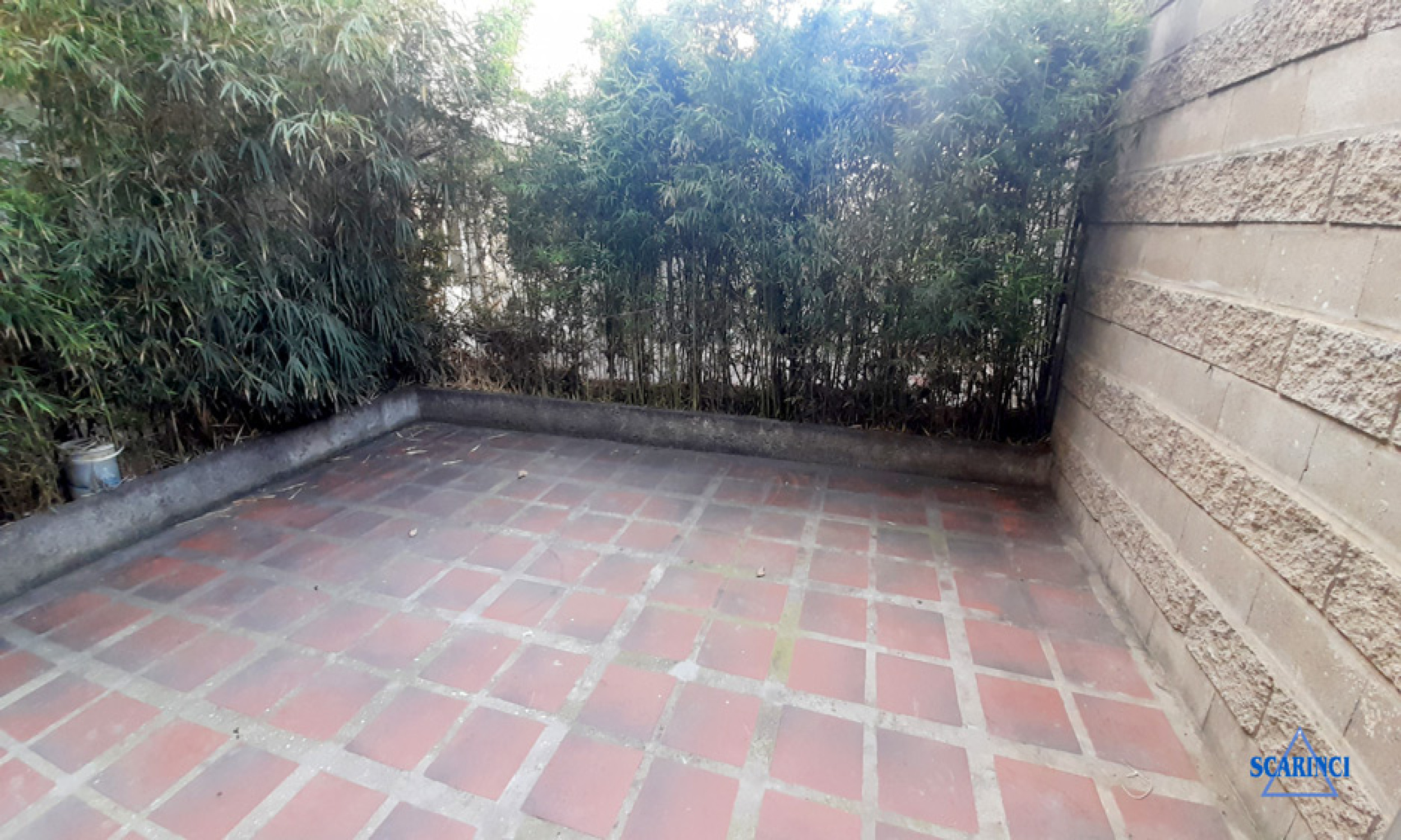 Ph de 2 ambientes en duplex con patio en Sáenz Peña.
