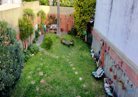 Casa de 4 amb. con jardín - quincho - parrilla -garage - S. Lugares