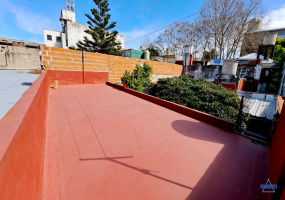 Ph de 2 ambientes con patio y terraza Sáenz Peña