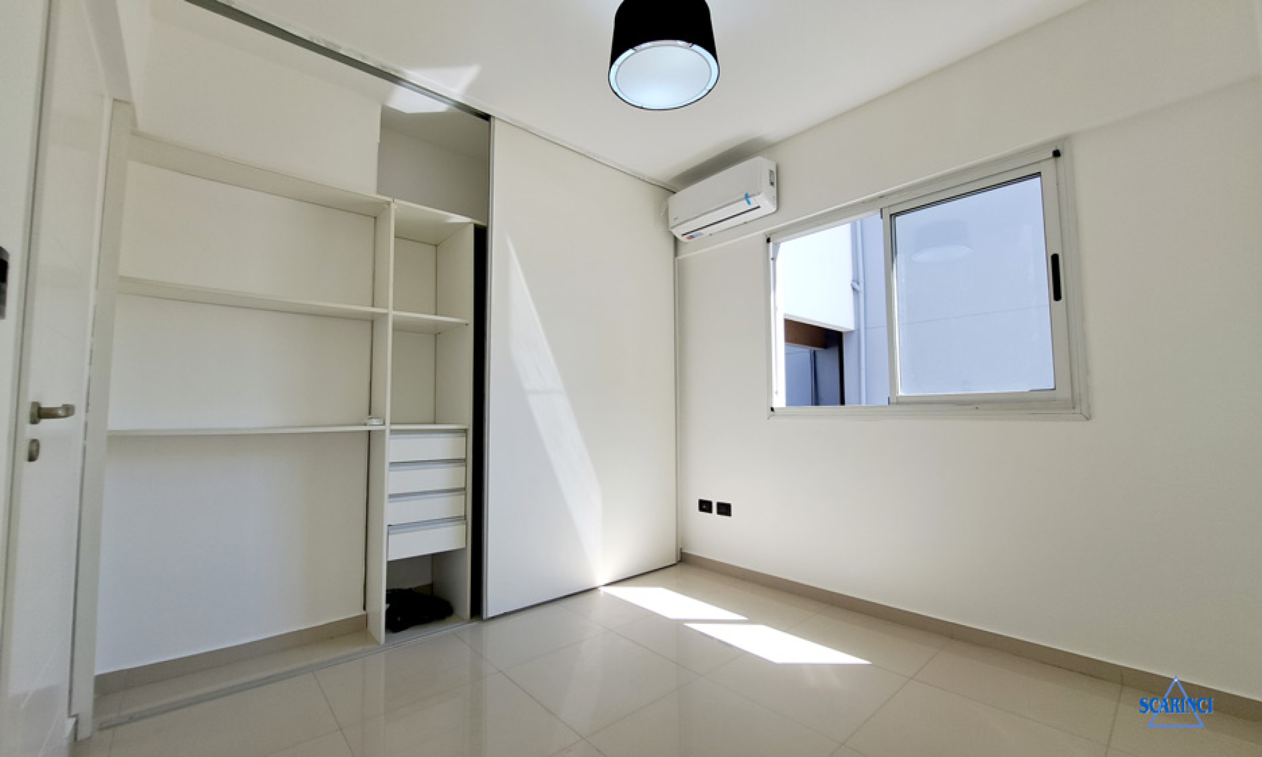 Departamento en venta de 2 ambientes con balcón y cochera - Sáenz Peña.