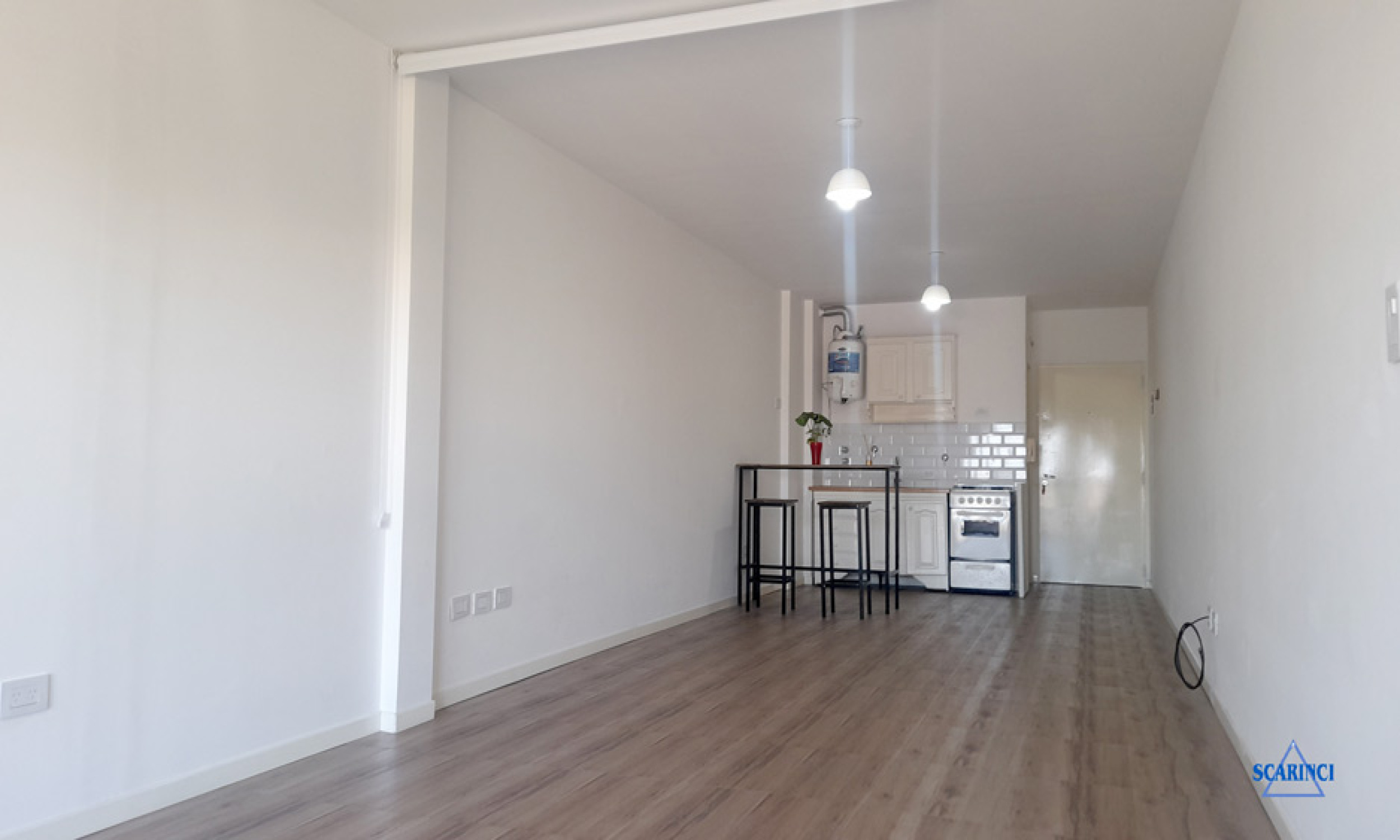 Mono ambiente con balcón en alquiler Sáenz Peña.