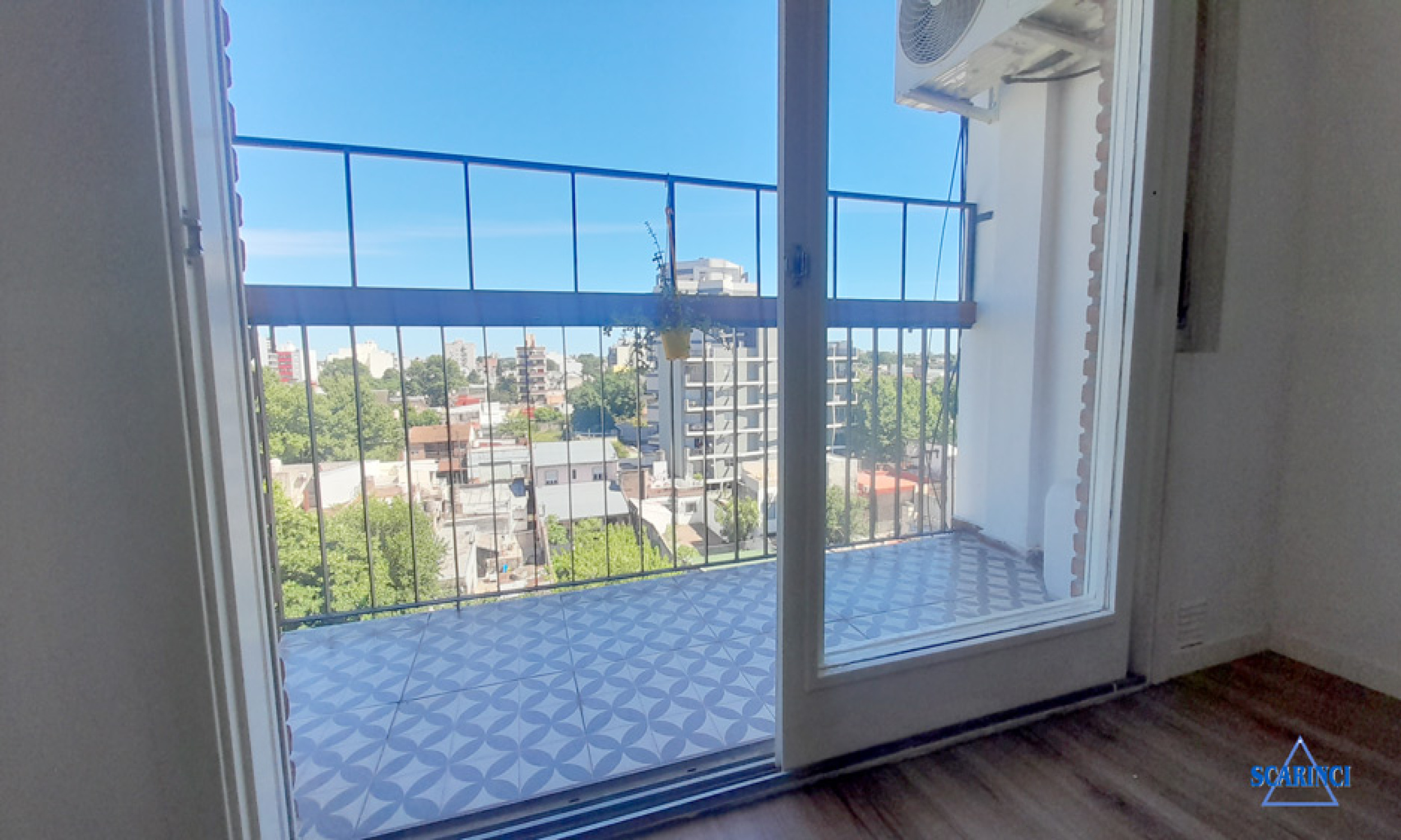 Mono ambiente con balcón en alquiler Sáenz Peña.