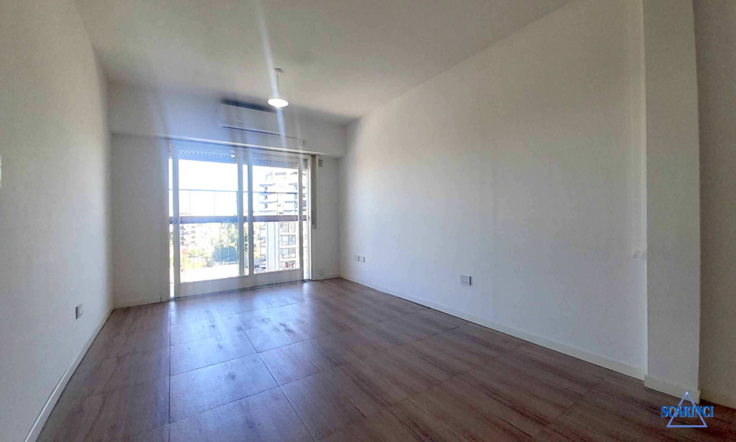 Mono ambiente con balcón en alquiler Sáenz Peña.