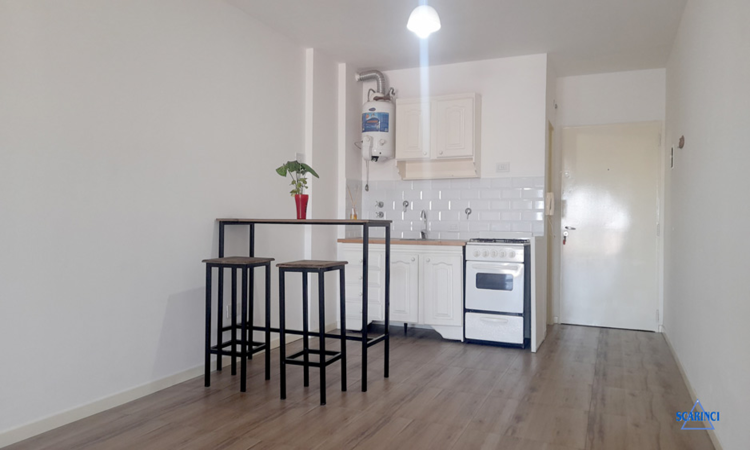 Mono ambiente con balcón en alquiler Sáenz Peña.