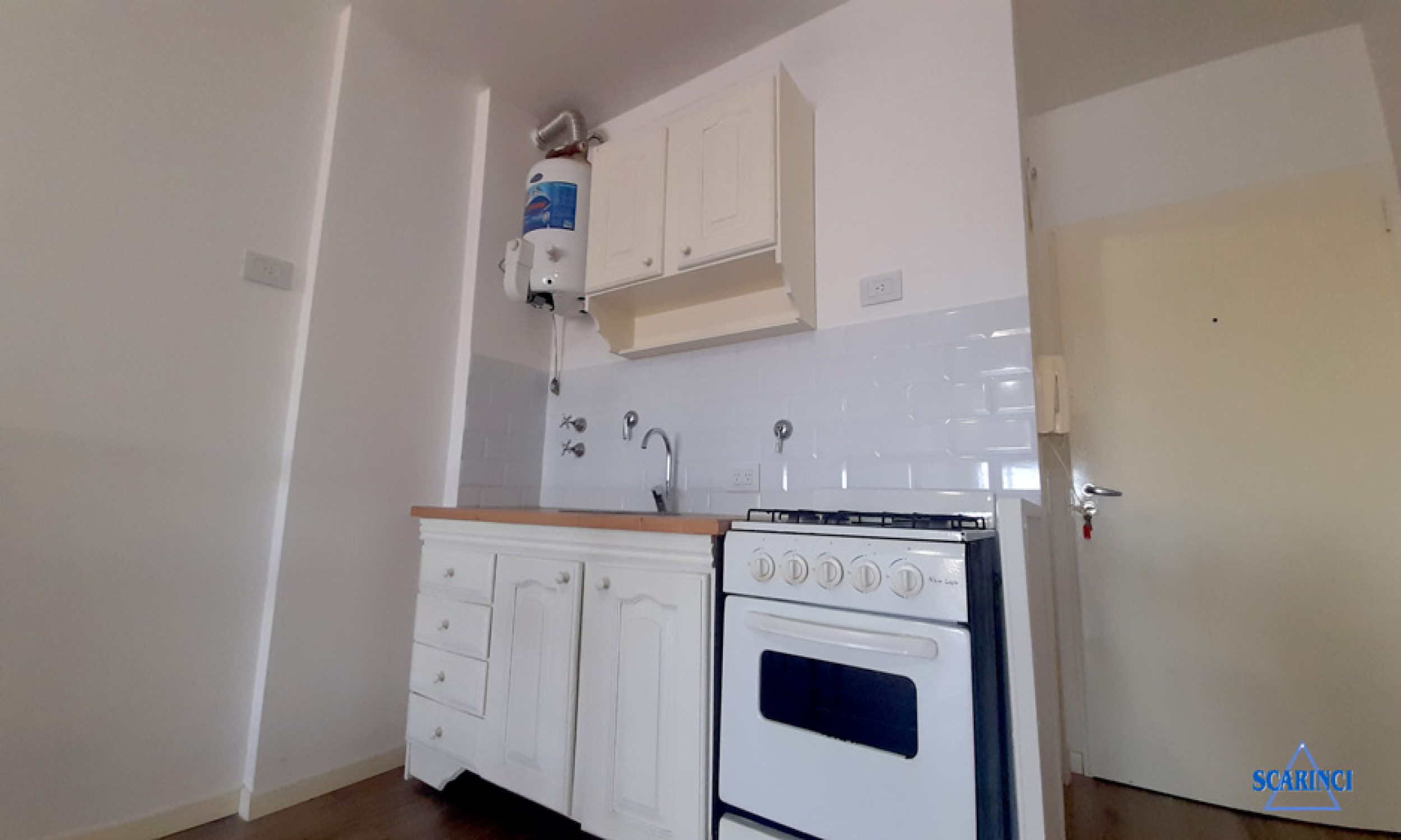 Mono ambiente con balcón en alquiler Sáenz Peña.