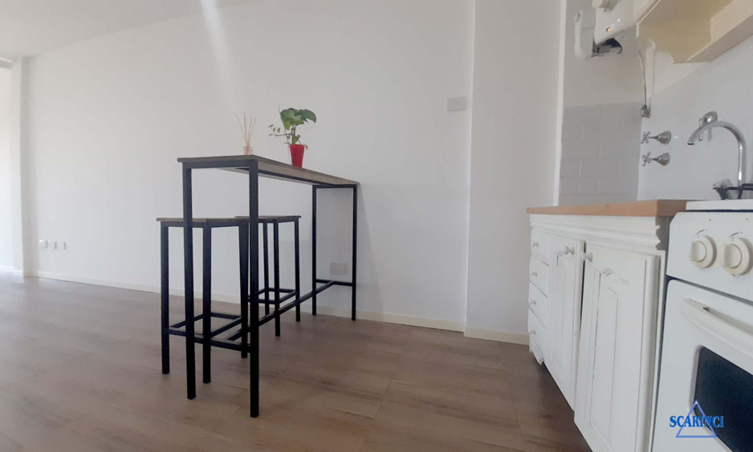 Mono ambiente con balcón en alquiler Sáenz Peña.