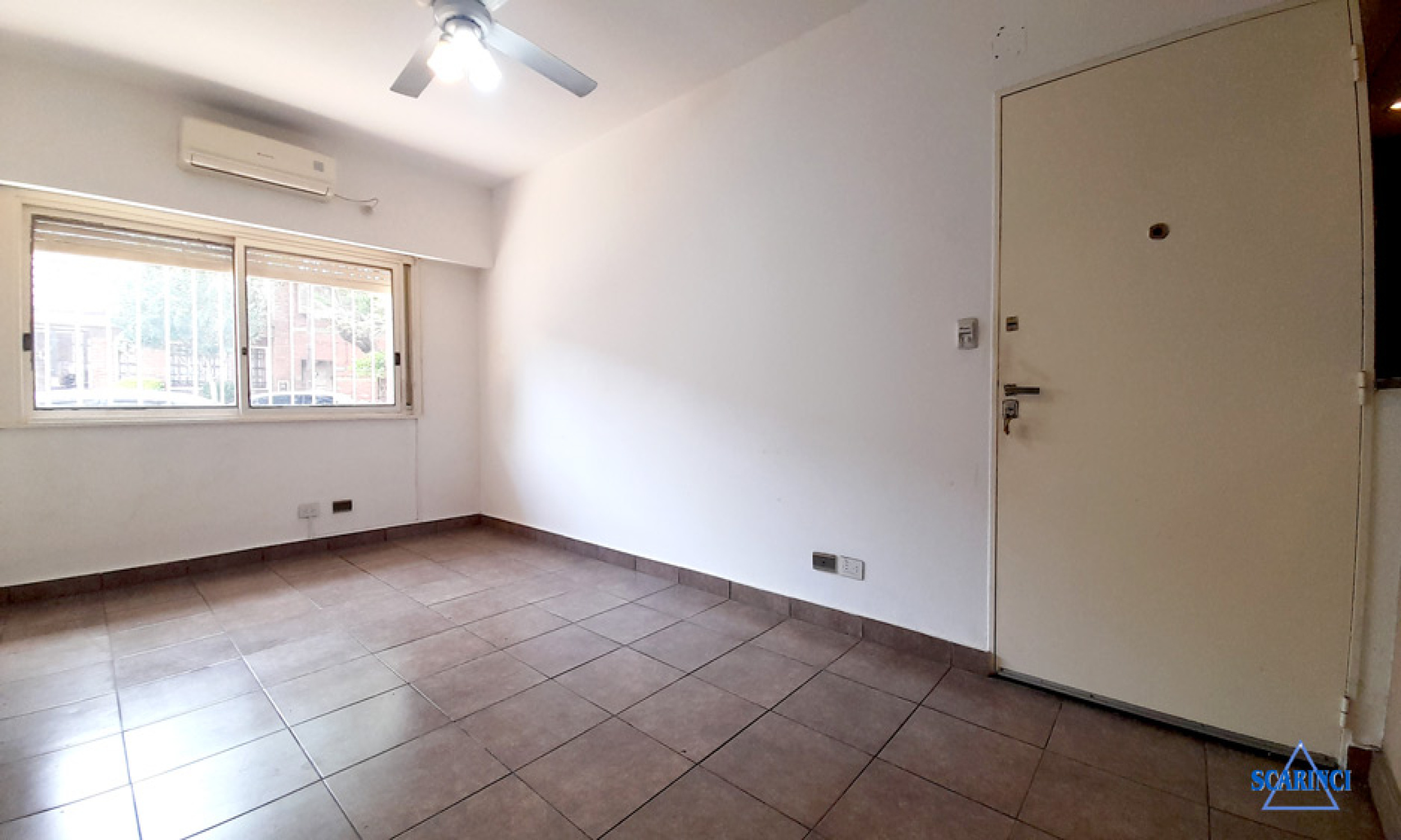 Alquiler Departamento de 3 amb. en P.B. al frente, con patio S, Lugares.