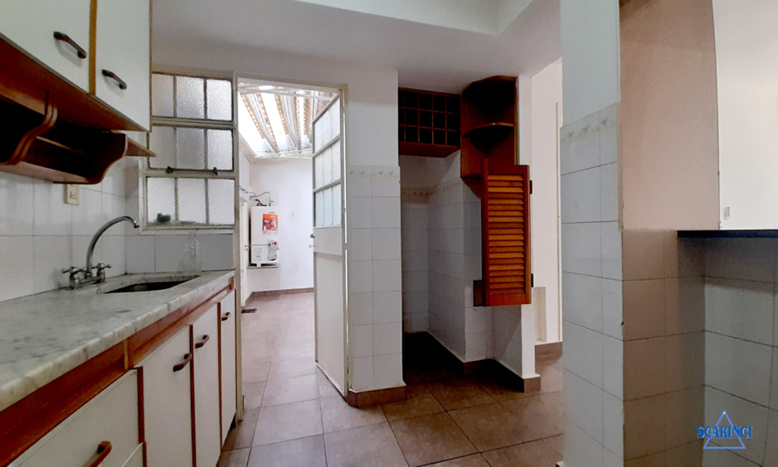 Alquiler Departamento de 3 amb. en P.B. al frente, con patio S, Lugares.