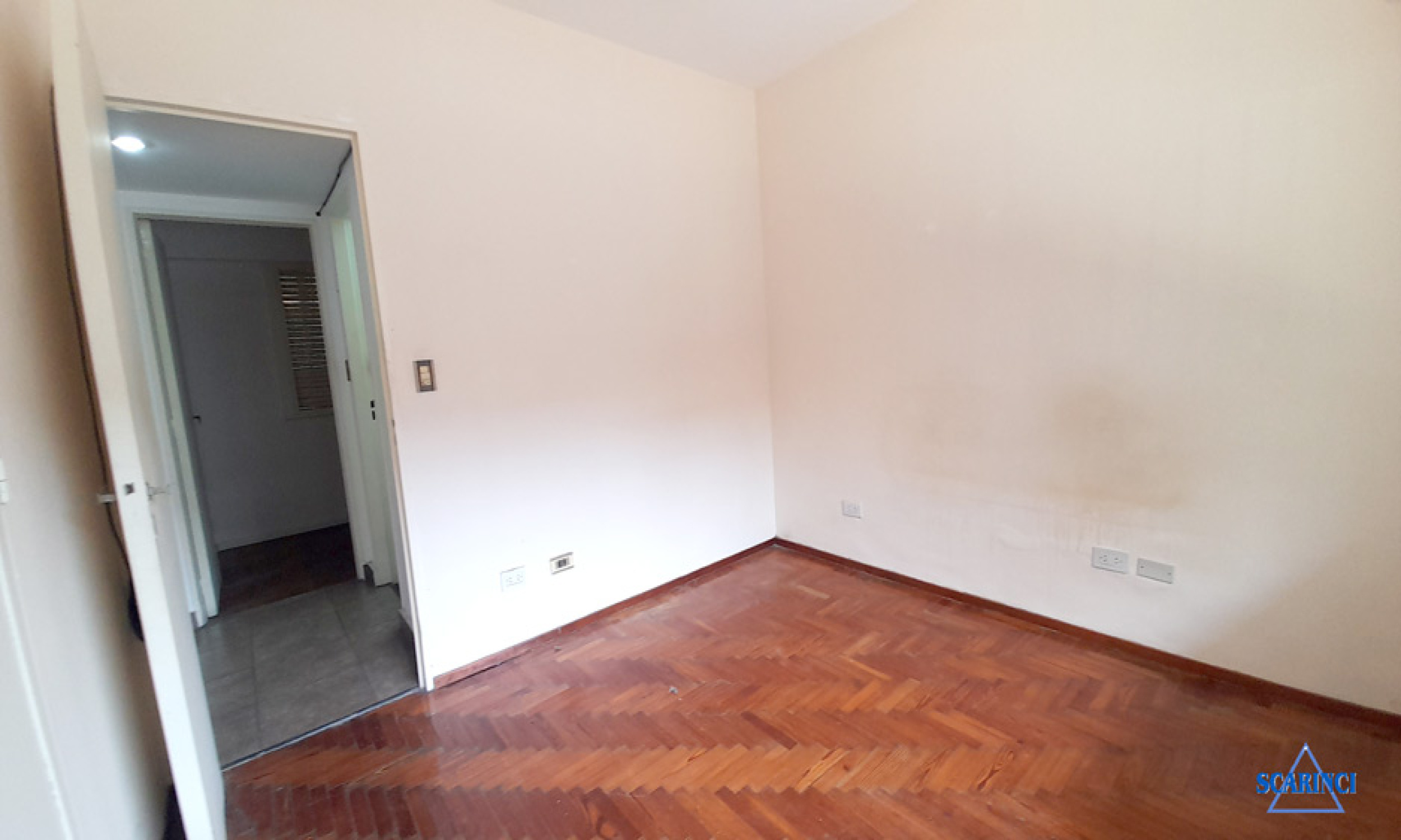 Alquiler Departamento de 3 amb. en P.B. al frente, con patio S, Lugares.