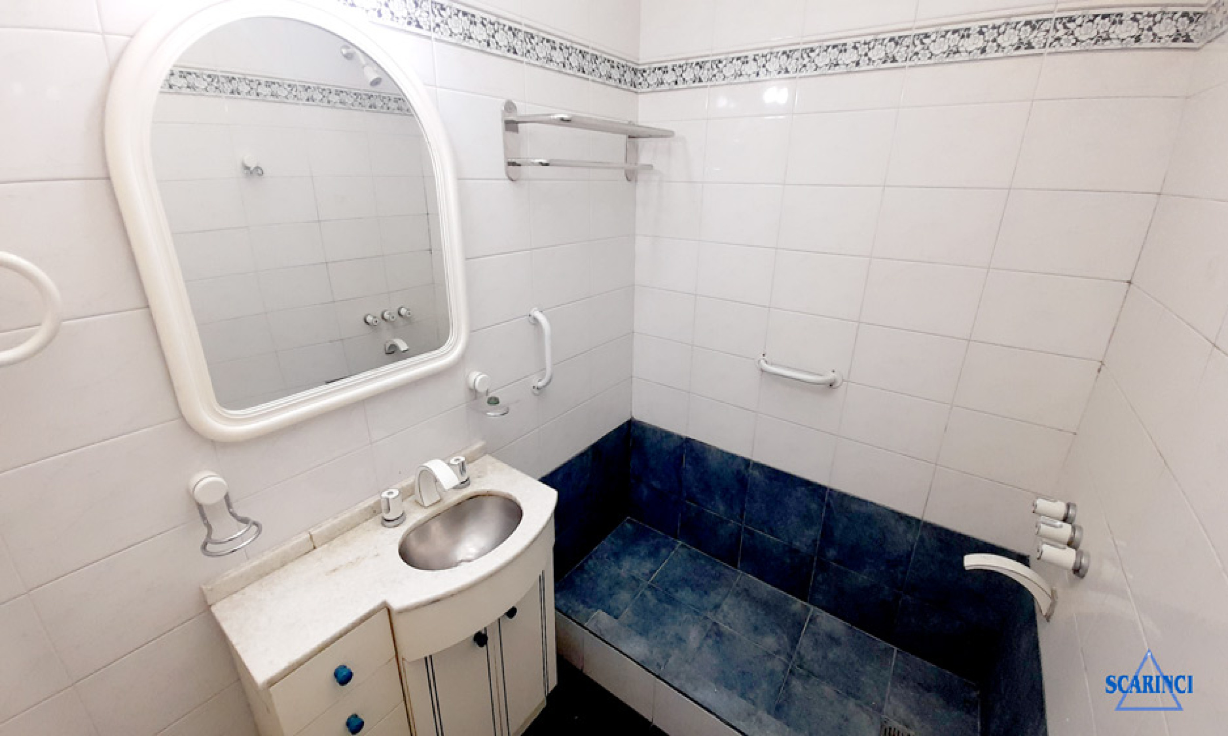 Alquiler Departamento de 3 amb. en P.B. al frente, con patio S, Lugares.