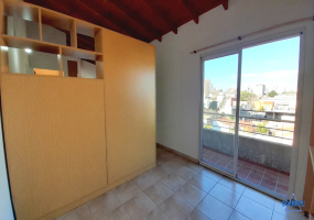 Departamento  monoambiente con balcón en alquiler Caseros