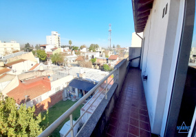 Departamento  monoambiente con balcón en alquiler Caseros