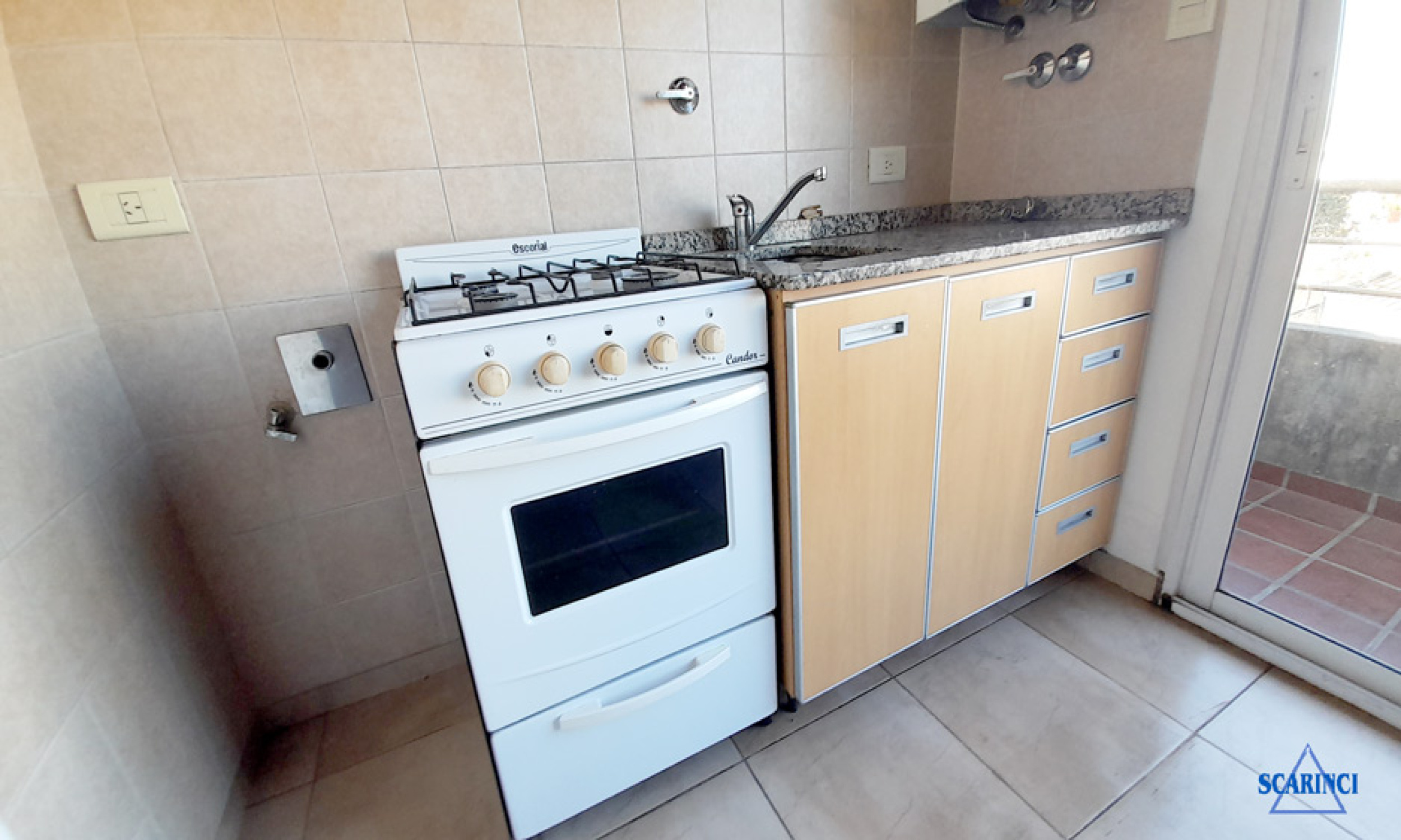 Departamento  monoambiente con balcón en alquiler Caseros