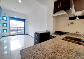 Departamento al frente monoambiente en alquiler con balcón Sáenz Peña.