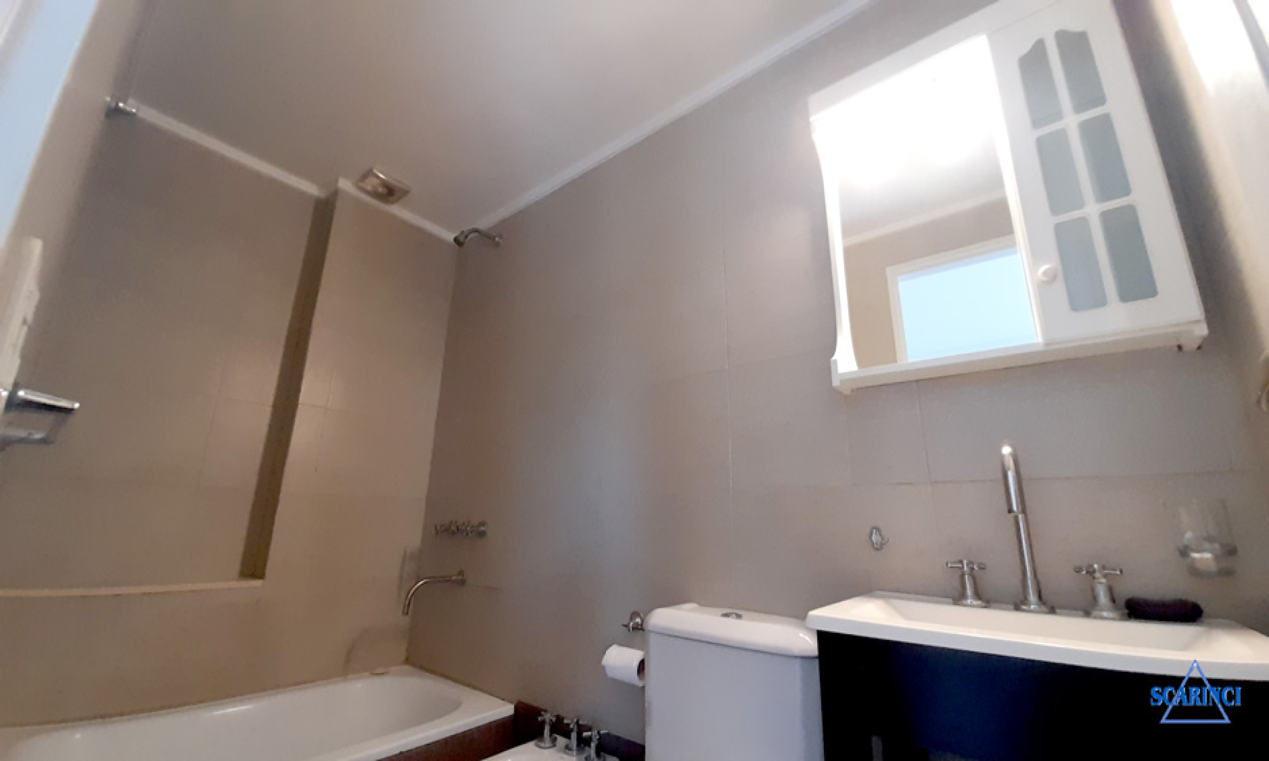 Departamento al frente monoambiente en alquiler con balcón Sáenz Peña.