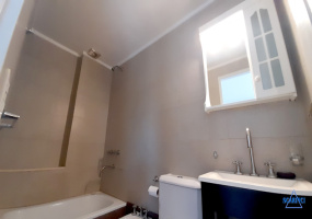 Departamento al frente monoambiente en alquiler con balcón Sáenz Peña.