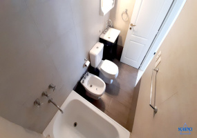 Departamento al frente monoambiente en alquiler con balcón Sáenz Peña.