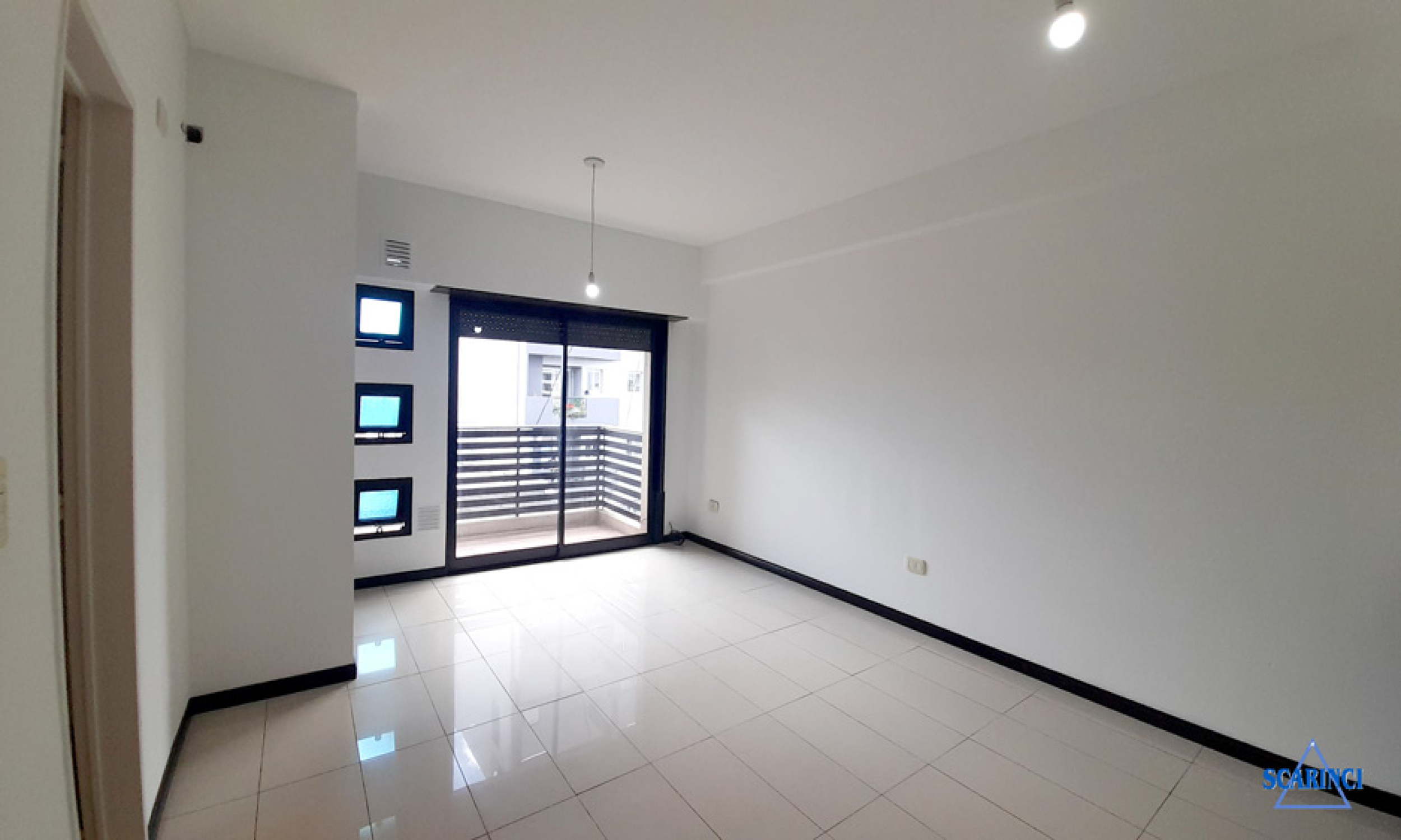 Departamento al frente monoambiente en alquiler con balcón Sáenz Peña.