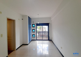 Departamento al frente monoambiente en alquiler con balcón Sáenz Peña.