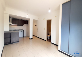 Departamento al frente monoambiente en alquiler con balcón Sáenz Peña.