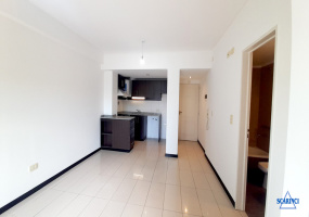 Departamento al frente monoambiente en alquiler con balcón Sáenz Peña.