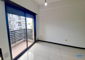 Departamento al frente monoambiente en alquiler con balcón Sáenz Peña.