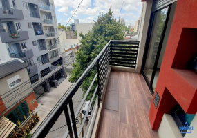 Departamento al frente monoambiente en alquiler con balcón Sáenz Peña.