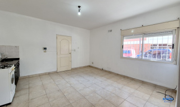 Departamento en alquiler de 2 ambientes en Pb al frente Santos Lugares.