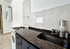 Departamento en alquiler de 2 ambientes en Pb al frente Santos Lugares.