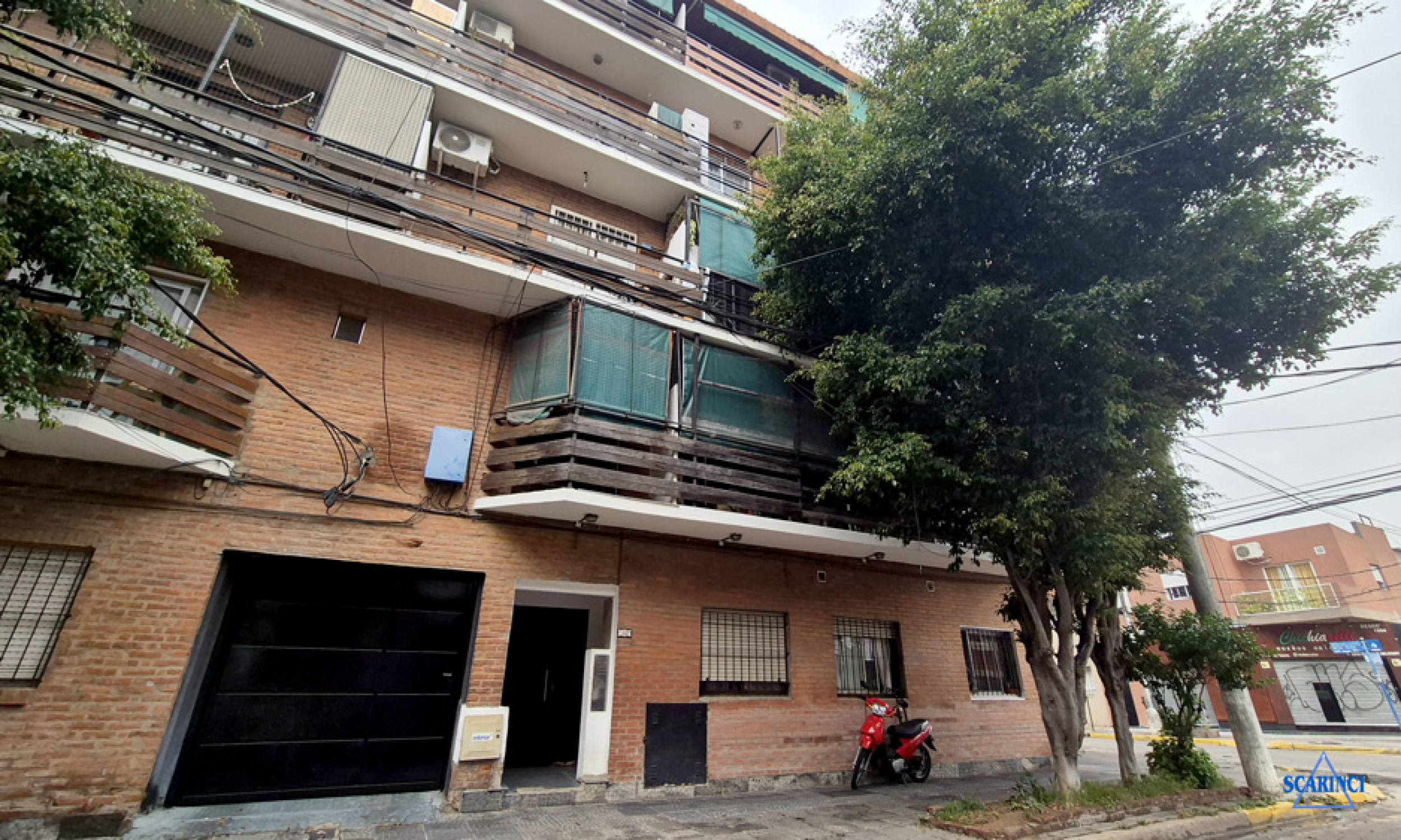 Departamento de dos ambientes con balcón en Santos Lugares.