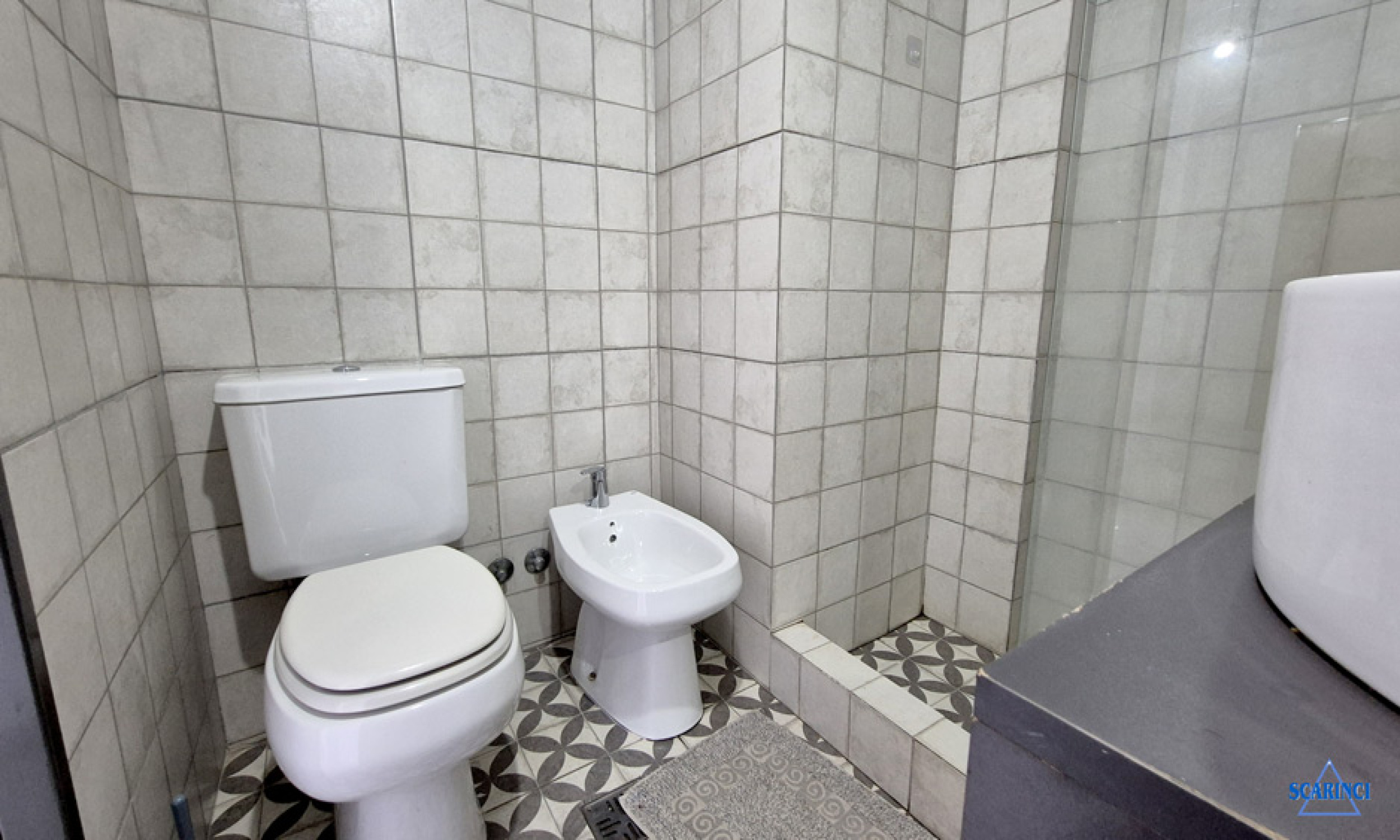Departamento en alquiler de 2 ambientes al frente con balcón y Sum con parrilla en Sáenz Peña.