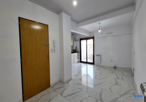 Departamento en alquiler de 2 ambientes al frente con balcón y Sum con parrilla en Sáenz Peña.