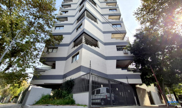 Departamento en alquiler de 2 ambientes al frente con balcón y Sum con parrilla en Sáenz Peña.