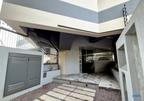 Departamento en alquiler de 2 ambientes al frente con balcón y Sum con parrilla en Sáenz Peña.