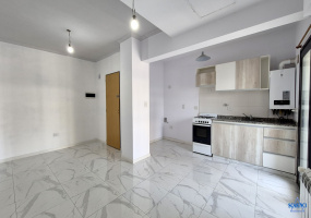 Departamento en alquiler de 2 ambientes al frente con balcón y Sum con parrilla en Sáenz Peña.