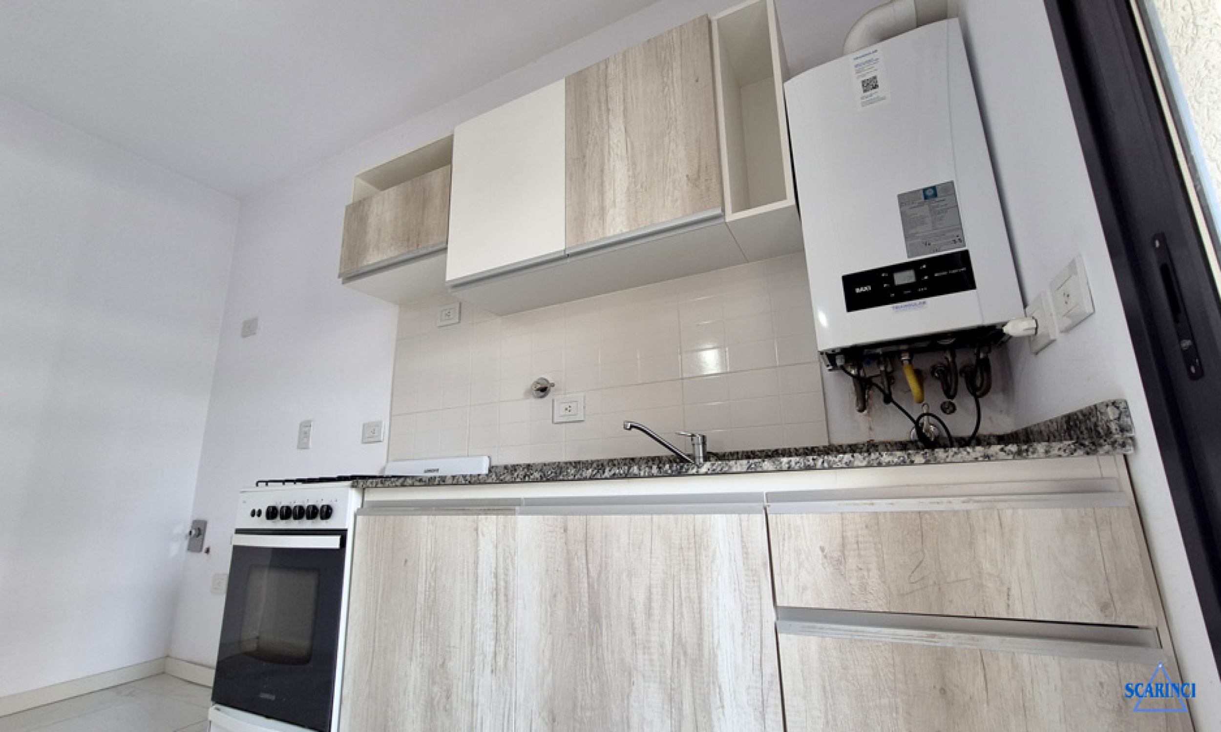 Departamento en alquiler de 2 ambientes al frente con balcón y Sum con parrilla en Sáenz Peña.
