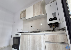 Departamento en alquiler de 2 ambientes al frente con balcón y Sum con parrilla en Sáenz Peña.