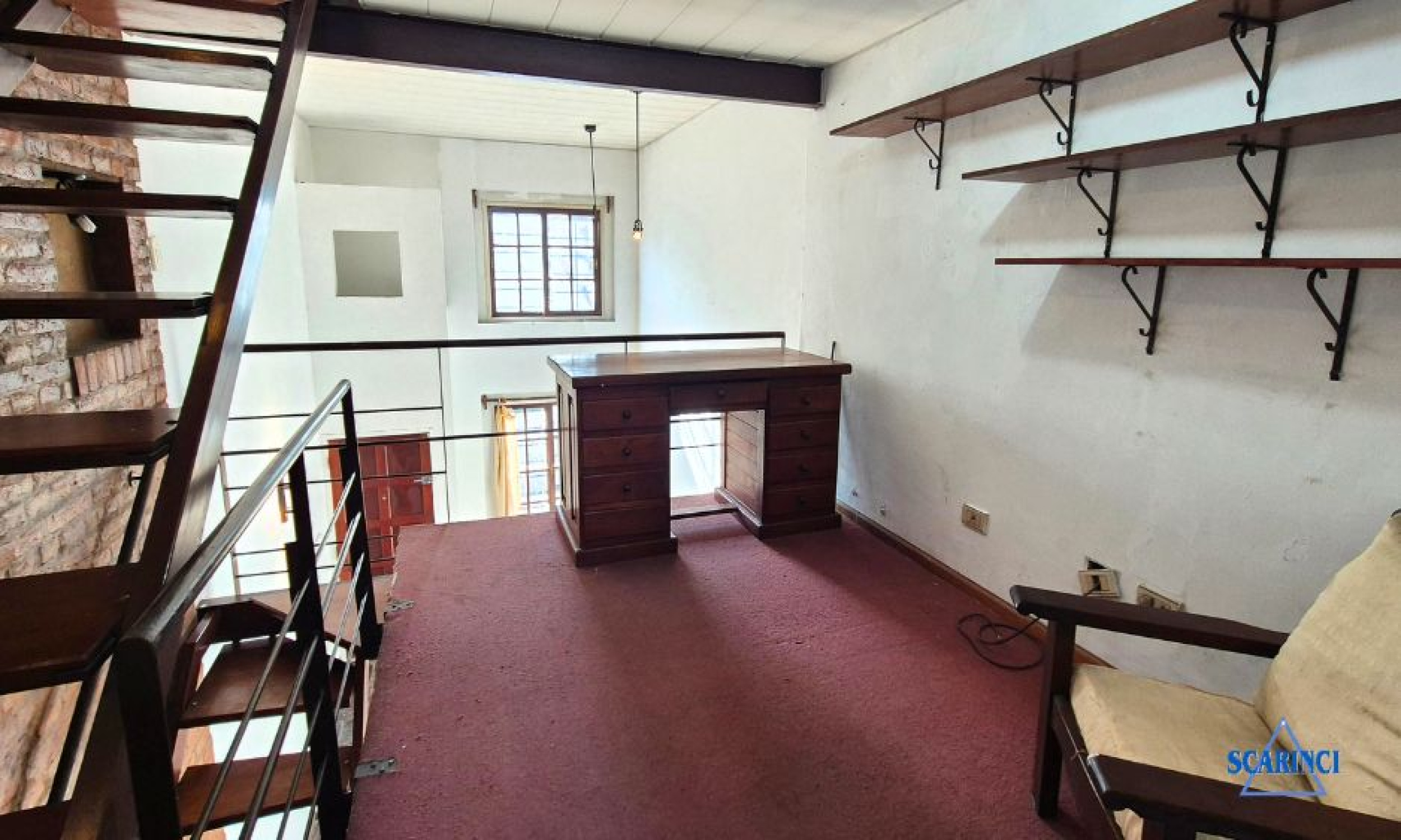 Venta de Triplex de 4 ambientes con cochera en subsuelo y fondo libre apto jardín o patio Palomar.