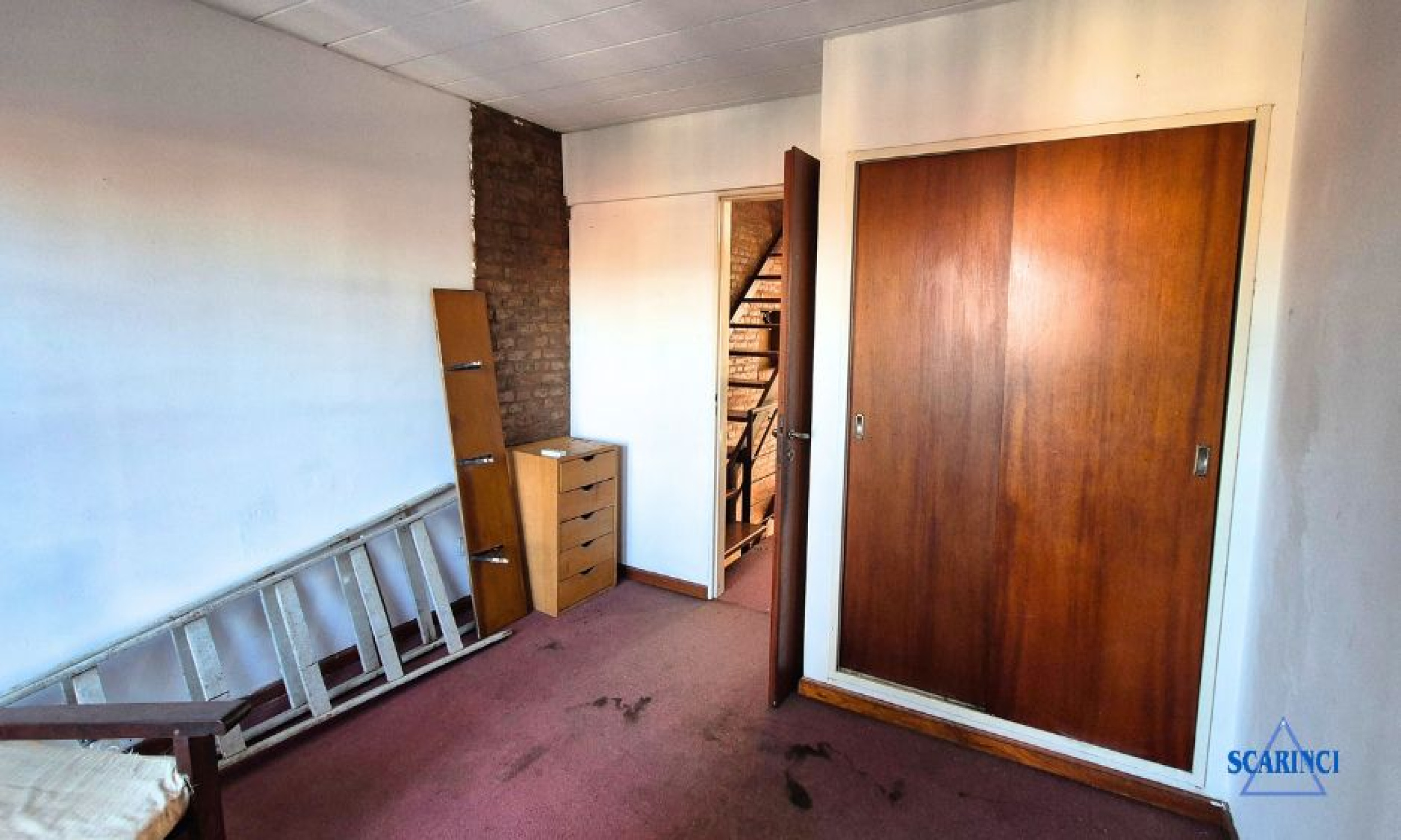 Venta de Triplex de 4 ambientes con cochera en subsuelo y fondo libre apto jardín o patio Palomar.