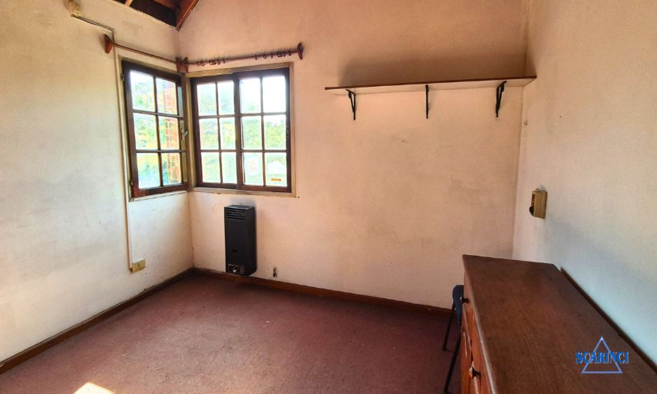 Venta de Triplex de 4 ambientes con cochera en subsuelo y fondo libre apto jardín o patio Palomar.