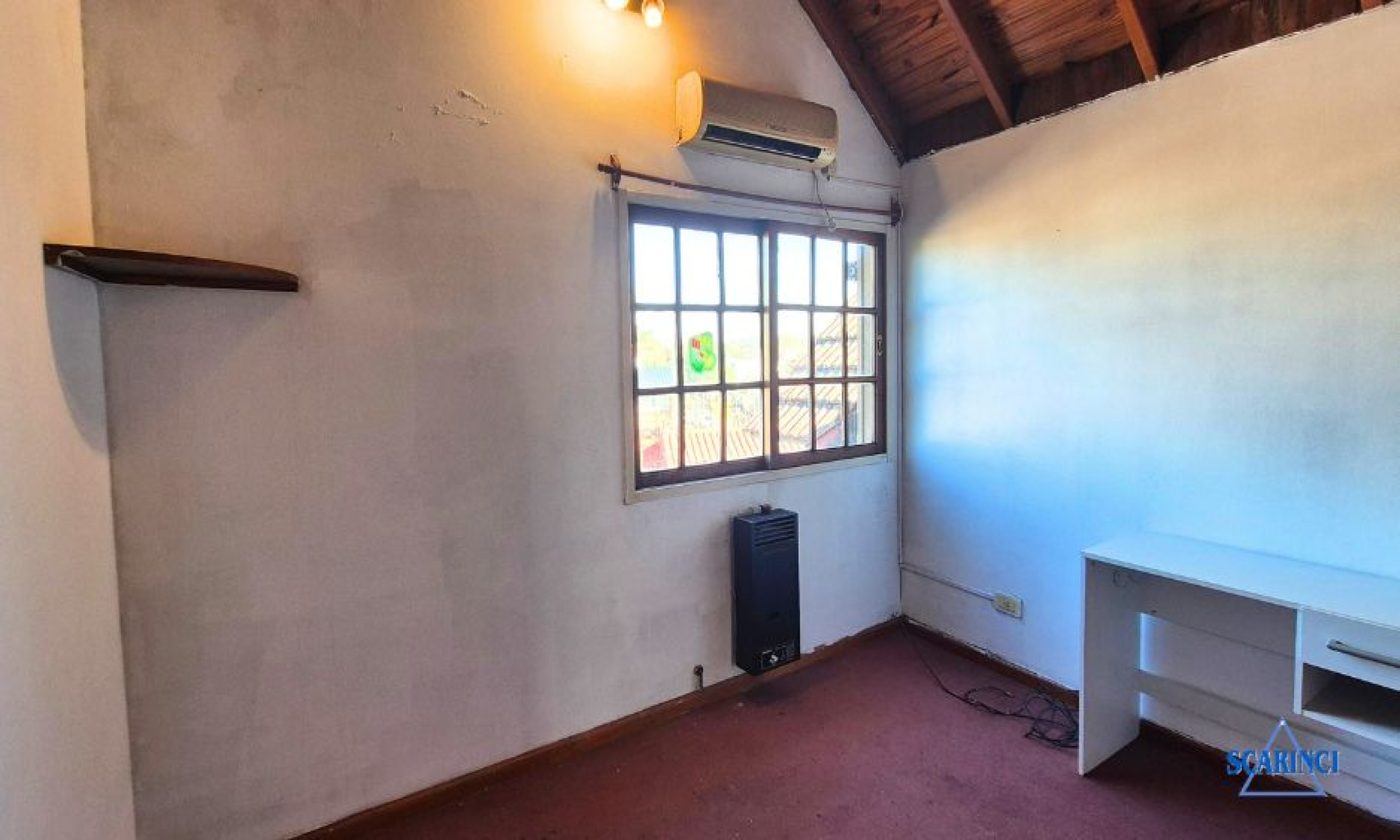 Venta de Triplex de 4 ambientes con cochera en subsuelo y fondo libre apto jardín o patio Palomar.