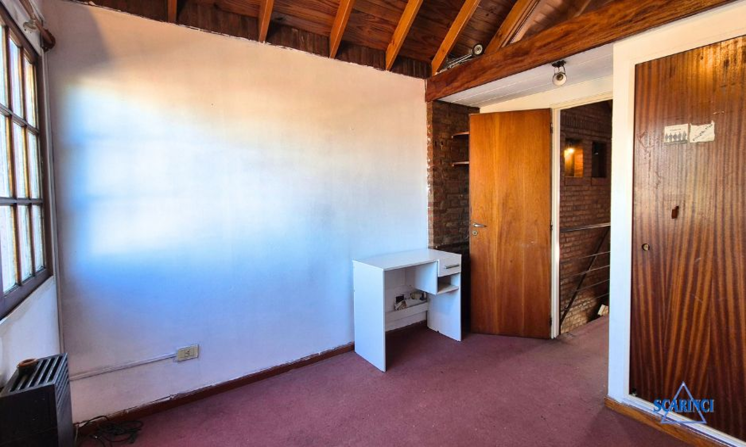 Venta de Triplex de 4 ambientes con cochera en subsuelo y fondo libre apto jardín o patio Palomar.