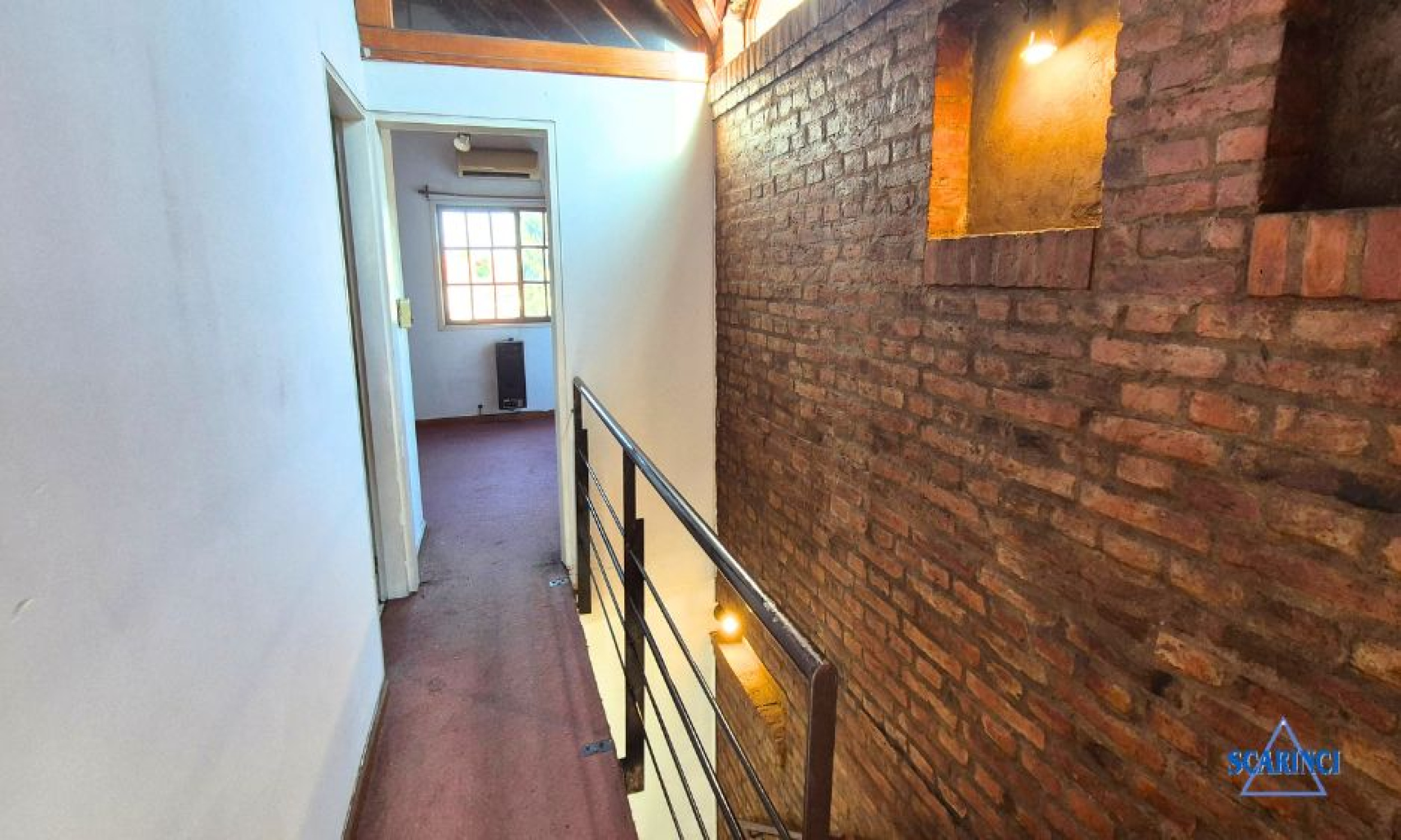 Venta de Triplex de 4 ambientes con cochera en subsuelo y fondo libre apto jardín o patio Palomar.