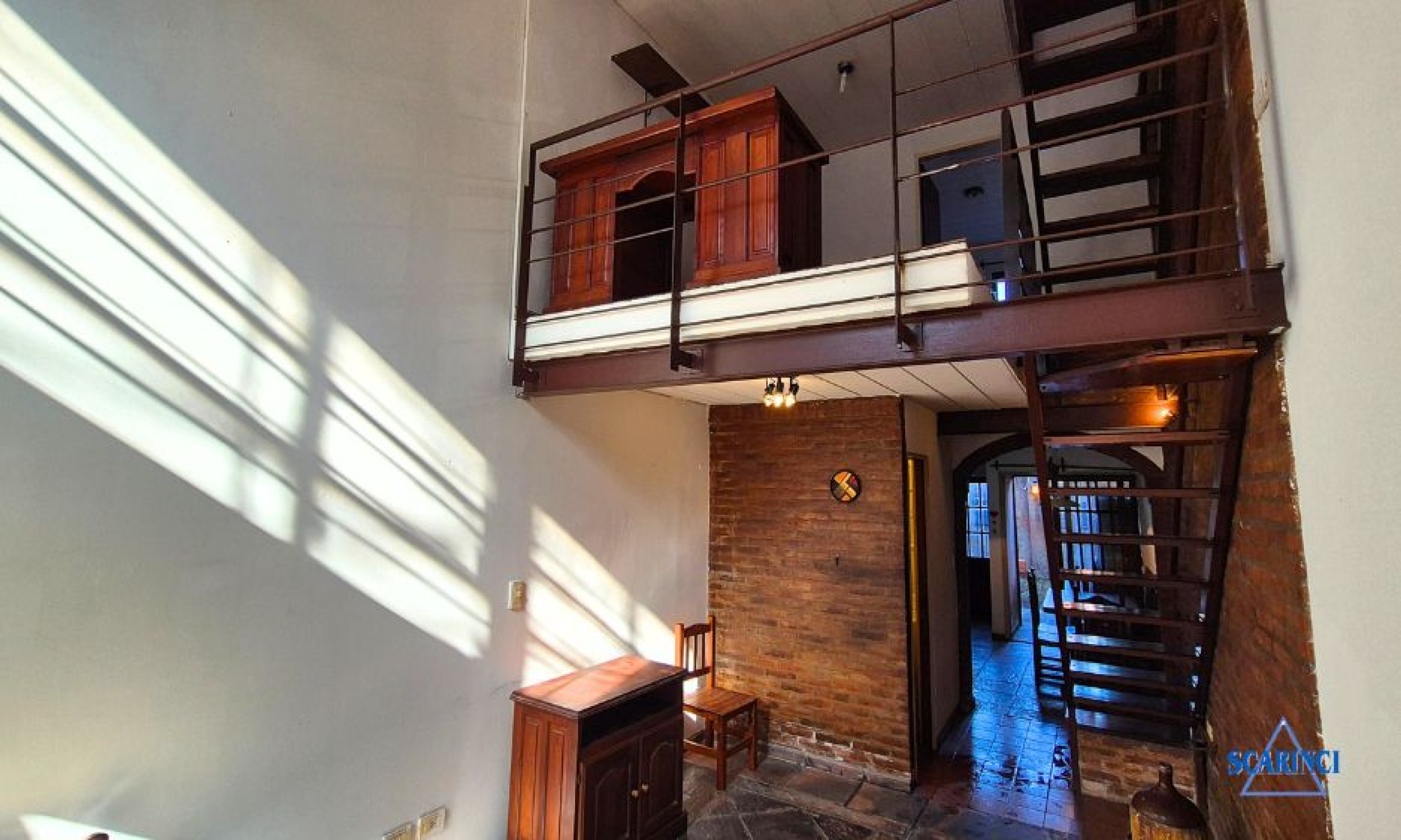 Venta de Triplex de 4 ambientes con cochera en subsuelo y fondo libre apto jardín o patio Palomar.