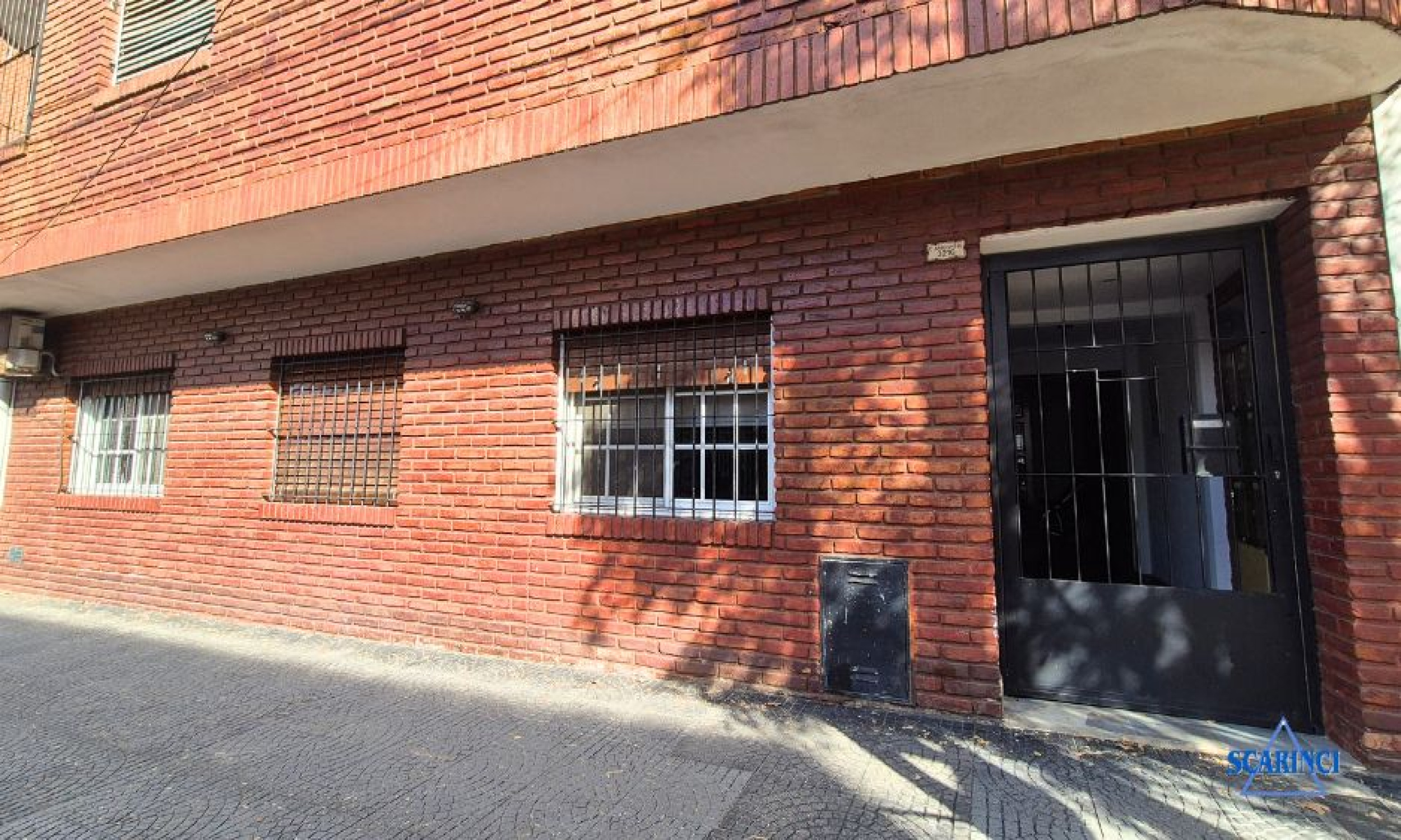 Venta Departamento 3 ambientes al frente en Sáenz Peña.