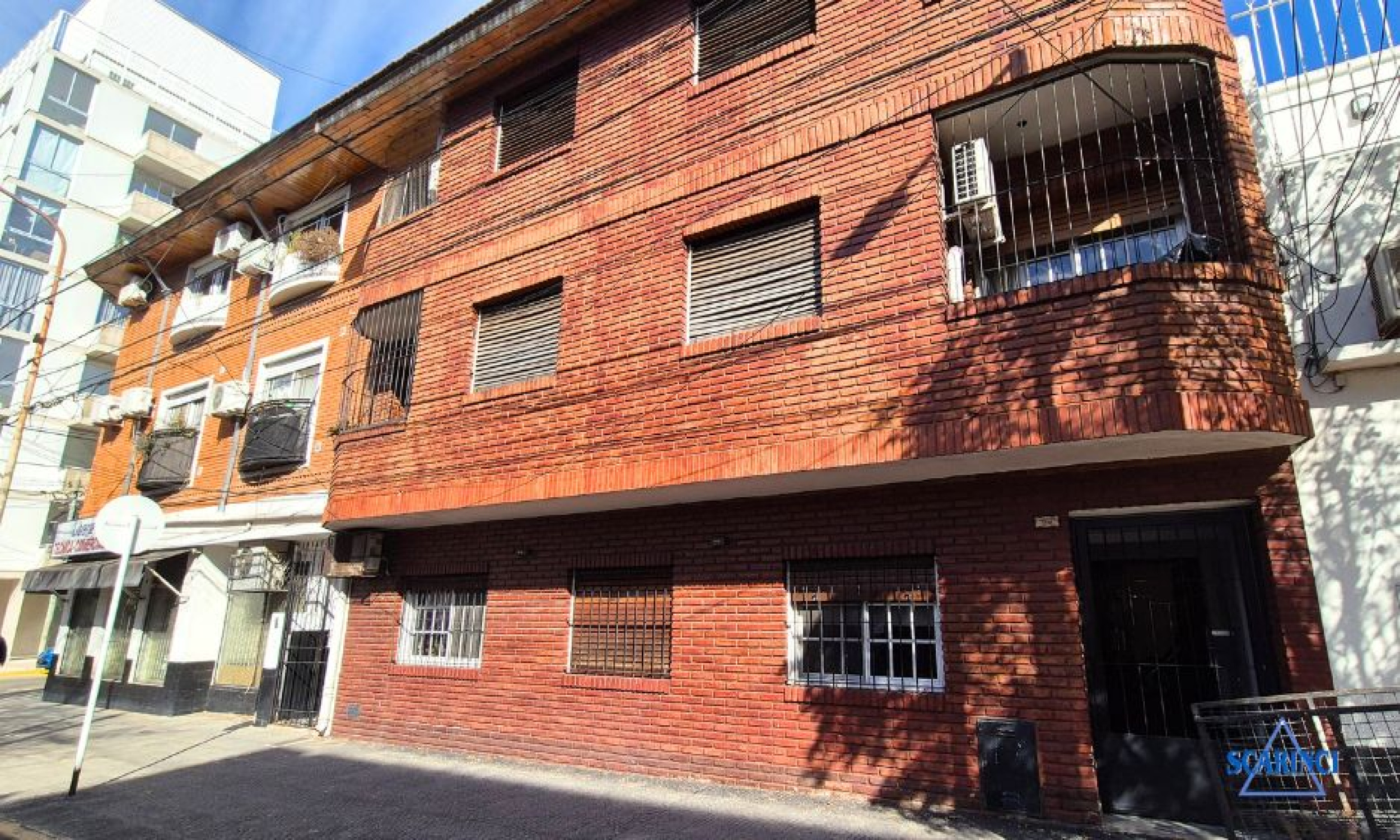 Venta Departamento 3 ambientes al frente en Sáenz Peña.
