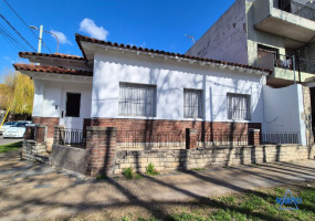 Lisandro de la Torre 2100, Santos Lugares, Tres de Febrero, Provincia de Buenos Aires, Argentina, 4 Bedrooms Bedrooms, 3 Rooms Rooms,1 BathroomBathrooms,Casas,Venta,Lisandro de la Torre,2764